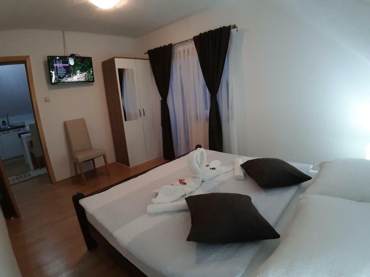 House Jelena&Marija Apartamento Rakovica Exterior foto