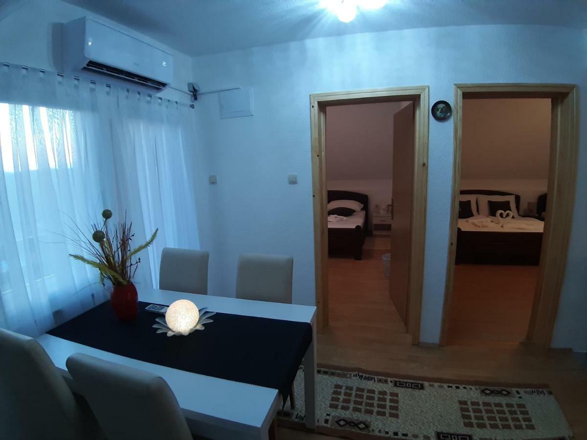 House Jelena&Marija Apartamento Rakovica Exterior foto
