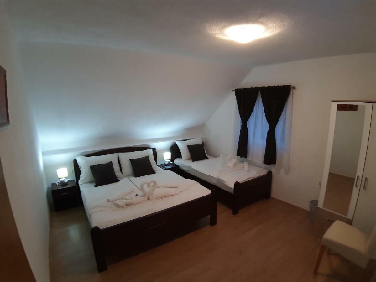 House Jelena&Marija Apartamento Rakovica Exterior foto