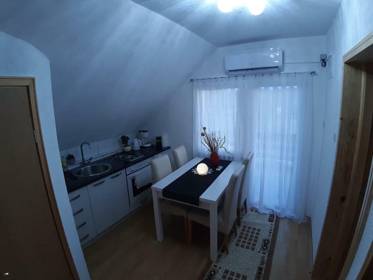 House Jelena&Marija Apartamento Rakovica Exterior foto
