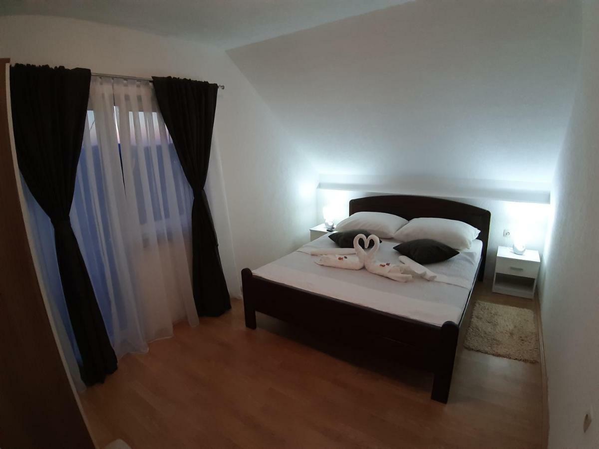 House Jelena&Marija Apartamento Rakovica Exterior foto